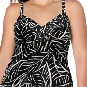 NWT Trimshaper slimming tankini swim top size 24W